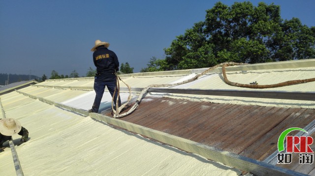 糧庫(kù)木瓦條屋面硬泡聚氨酯保溫施工